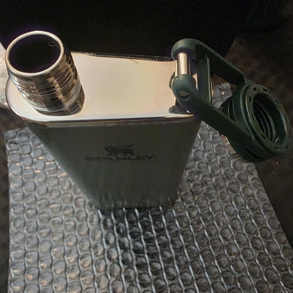 Stanley Classic Olive Green Flask - Picture 6 of 6